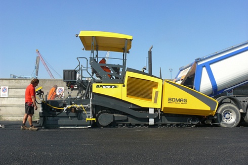 Гусеничный aсфальтоукладчик BF 900 C