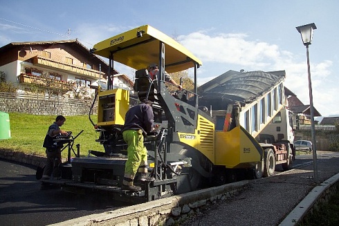 Гусеничный aсфальтоукладчик BF 300 C